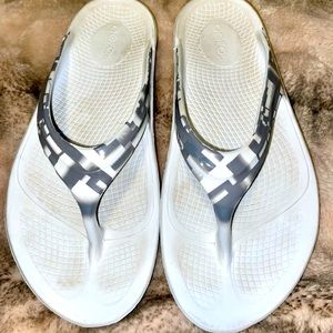 Oofos Women’s size 8